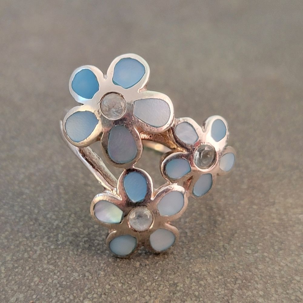 Château d'Argent Sterling Blue  Three Flower Mother of Pearl Sterling Ring - Picture 5 of 8